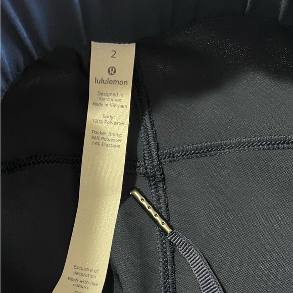 Lululemon On the Fly Navy Blue Shorts Women’s Size 2 - Picture 7 of 9